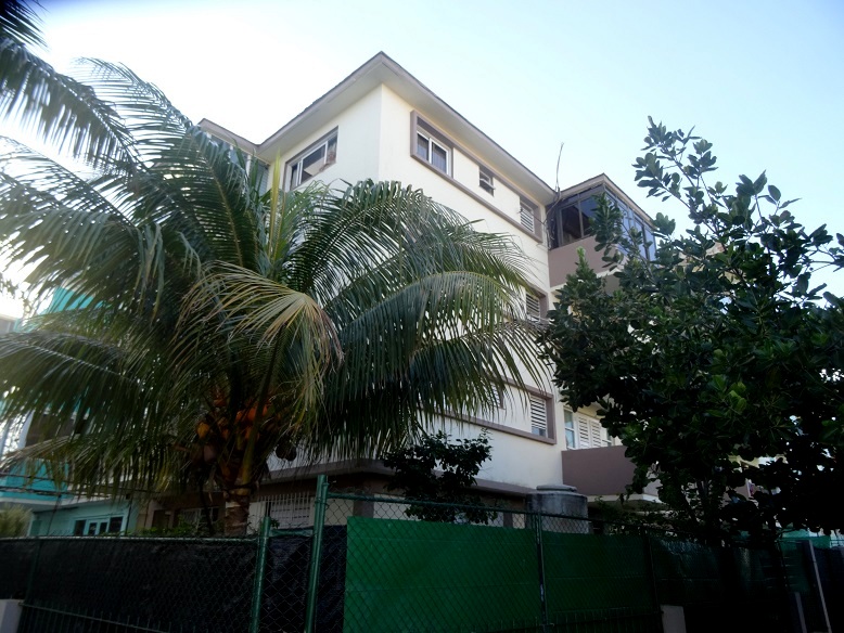 'Frente del edificio' Casas particulares are an alternative to hotels in Cuba.